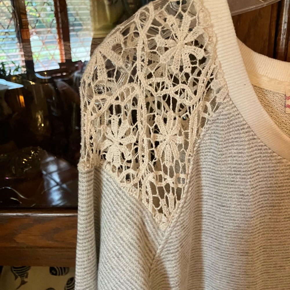 NWOT Women's Cream Lace Shoulder Top
NEVER WORN - Picture 7 of 15